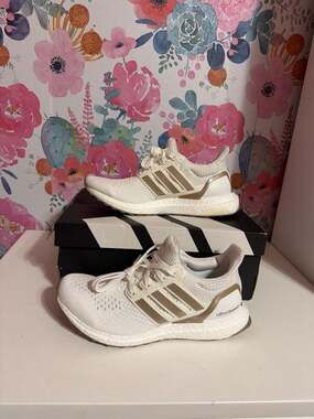 adidas Women's Ultraboost 1.0 Off White Cyber Metallic JR3144